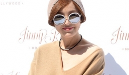 Hiếu Kiêng 'Mối tình đầu' trẻ trung ở tuổi 47