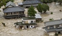 Những hình ảnh ấn tượng về trận 'đại hồng thủy' đang tàn phá Nhật Bản