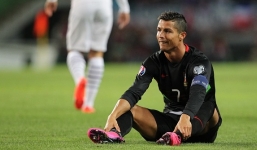 Video: Ronaldo 'nóng mặt' khi CĐV Albania gọi tên Messi 