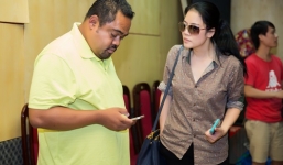 Ông xã Thu Phương lặng lẽ xem vợ tập hát tới nửa đêm