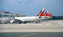 Máy bay chở 128 người hạ cánh khẩn cấp vì hỏa hoạn