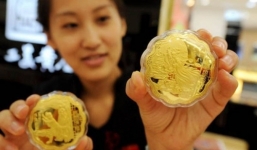 Hoa mắt vì loạt bánh trung thu nhân bằng vàng