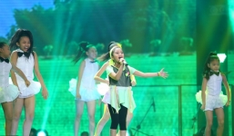 Giọng hát Việt nhí 2015 liveshow 1: Cẩm Ly đứng ngồi không yên với cô Tấm phiên bản mới