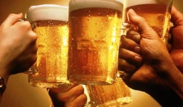 Cán bộ không uống bia Sài Gòn bị tường trình : Hà Tĩnh đã đi quá xa?