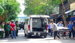 Thi thể người đàn ông với vết đâm ở ngực ngay trước cửa hàng rau