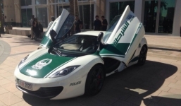 Cảnh sát Dubai gây choáng với dàn xe sang tiền tỷ