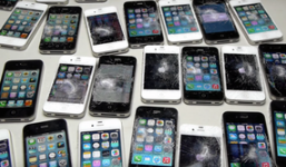 Chưa đến 5 phút đập nát 30 chiếc iPhone