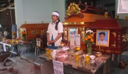 Điều tra ẩn khúc bố đốt nhà chết 3 con và để lại thư tuyệt mệnh