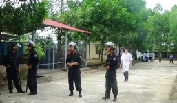 Cụ ông bị tố hại đời nữ sinh đến trụ sở công an treo cổ 