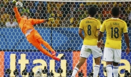 Video: Pha sút 11 mét cực mạnh rách cả lưới