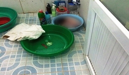 Phát hiện thi thể trẻ sơ sinh bên cạnh người mẹ ngất lịm trong nhà tắm