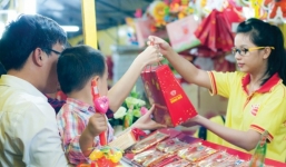 Thị trường bánh Trung thu sôi động nhờ lượng hàng biếu tặng