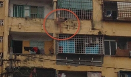 Nam thanh niên có biểu hiện ngáo đá, khỏa thân nhảy từ tầng 5 xuống