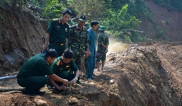Thu gom xác máy bay Mỹ rơi ở Yên Bái