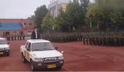 Trung Quốc: Hiệu trưởng gây sốc vì tổ chức duyệt binh chào tân sinh viên 