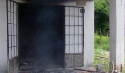 Người cha để lại tâm thư trước khi phóng hỏa chết cùng 3 con