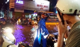 Video: Sài Gòn ngập trong biển nước mưa