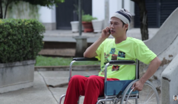 Tiết Cương tái xuất với tiểu phẩm hài 'Thánh Quậy' 