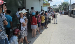 Công an nổ súng khống chế người đàn ông đánh vợ