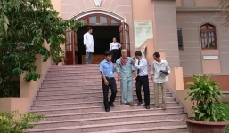 Bị đòi tiền, cụ ông bỏ thuốc sâu vào bình trà đầu độc vợ