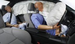 Video: Thử sức mạnh của túi khí ô tô và cái kết bất ngờ