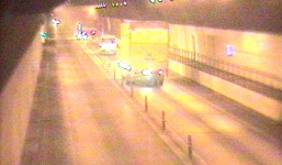 Xe tải bốc cháy dữ dội trong hầm Hải Vân