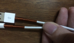 Video: Mẹo hay khiến cáp sạc iPhone 'siêu' bền