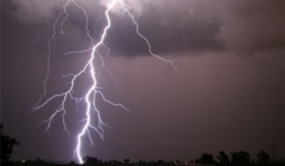 Nam thanh niên bị sét đánh tử vong khi soi ếch sau mưa giông