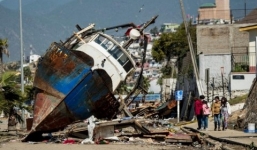 Video: Sóng thần cuốn hàng loạt tàu lên phố ở Chile