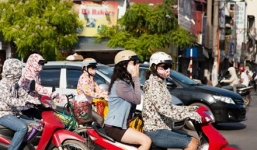 Bỏ quy định 'ngực lép' không được lái xe từng gây tranh cãi