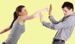 Chồng đến công an tố bị vợ bạo hành nhiều năm liền