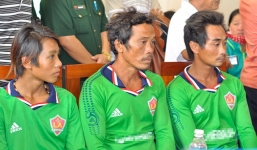 Chuyến đi biển định mệnh, 14 giờ ôm phao trên biển chờ cứu