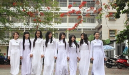 Trường học cấm nữ sinh tô son đến lớp