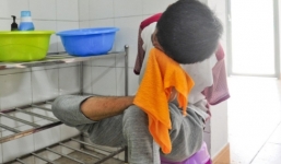 Bộ ảnh sinh hoạt đời thường của nam sinh 'không tay' lay động triệu trái tim