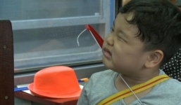 Con trai Xuân Bắc ngộ nghĩnh bắt chước tiếng các loài động vật 