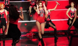 Hồ Ngọc Hà bị fan Mỹ Tâm 'phớt lờ' trên sân khấu The Voice