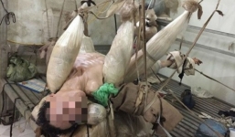 Người đàn ông gần 50 năm treo lơ lửng giữa nhà ở Quảng Ninh