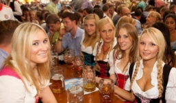 Người Hồi giáo đòi Đức bỏ lễ hội bia Oktoberfest
