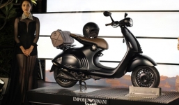 Vespa 946 phiên bản 2015 có giá 405 triệu đồng 