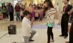 Những màn tỏ tình bị từ chối phũ phàng giữa chốn đông người