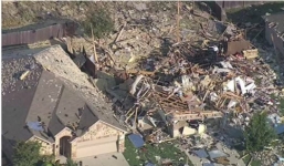 Video: Nhà nổ tan tành, làm hư hỏng 9 căn xung quanh