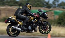 'Quá nhanh, quá nguy hiểm': Bốc đầu xe ở vận tốc 338km/h