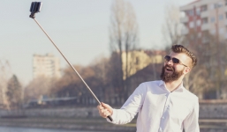 Chụp ảnh “tự sướng” gây chết người nhiều hơn cá mập