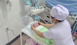 Bé sơ sinh mới chào đời đã nặng 5,7 kg 