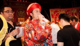 Hoài Linh, Đàm Vĩnh Hưng thành kính cúng Tổ nghề