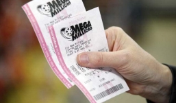 Phát hiện trúng triệu đô sau khi bỏ quên vé số