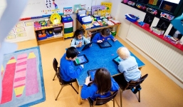 Cô giáo 'dạy' học sinh viết thư tuyệt mệnh