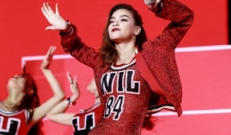 Hồ Ngọc Hà thấy ân hận vì sự cố trang phục trên sóng trực tiếp