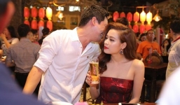 Hoàng Thùy Linh thân mật với MC Phan Anh trong sự kiện