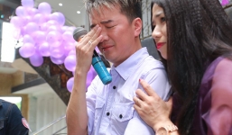 Đàm Vĩnh Hưng khóc như trẻ con trong ngày sinh nhật 